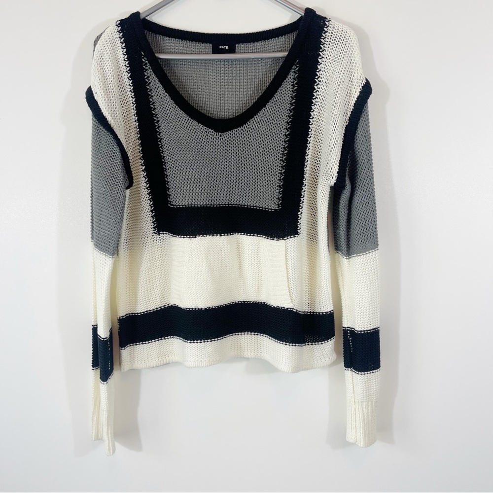 Fate V Neck Long Sleeve Sweater Black Cream Gray Size Small